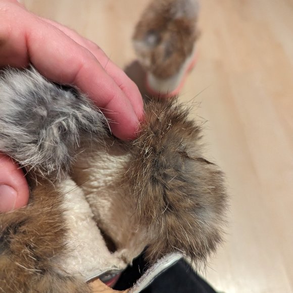 Comfy Kids Yellow Pearly Fur Boots - Infant Girl Size 7, Like New with Velcro - Picture 4 of 5